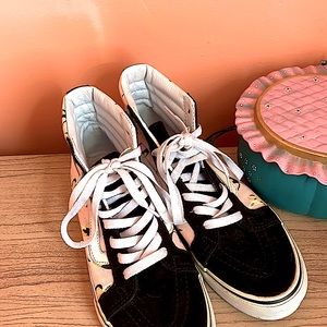 Cute Vans Off The Wall Banana Pink and Black sneakers 💓